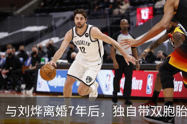 与刘烨离婚7年后，独自带双胞胎儿子生活的郝蕾，如今简直美极了